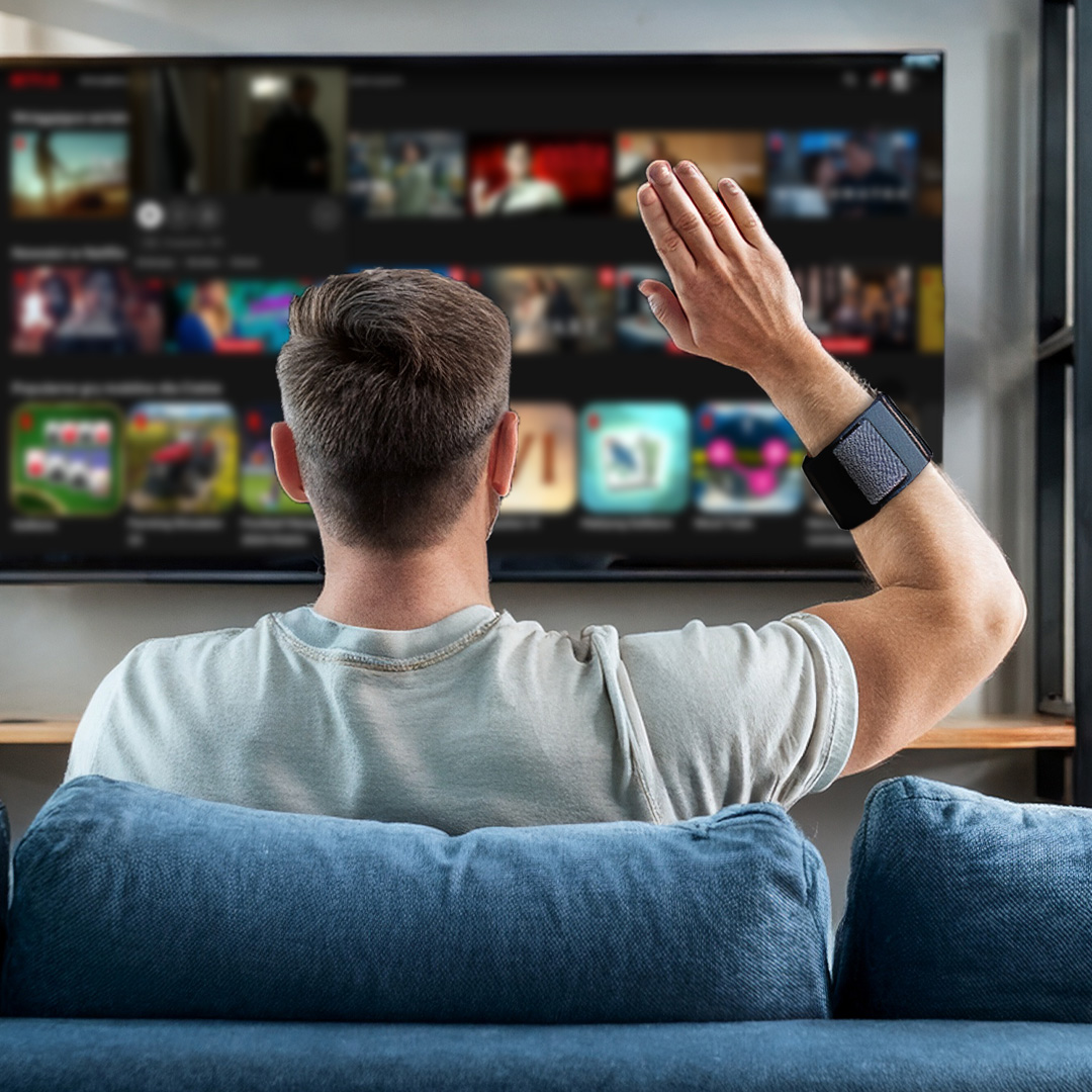 Sterowanie telewizorem gestem dłoni z opaską Omnikontroler